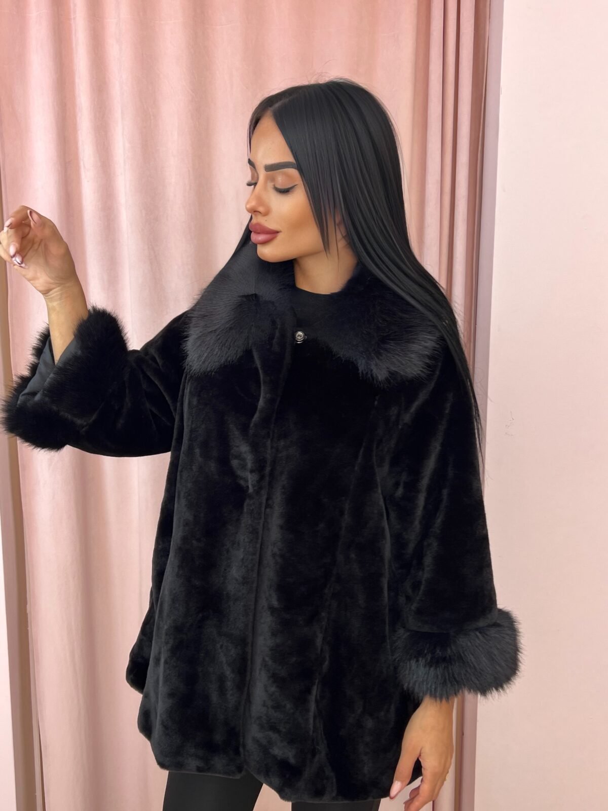 Γούνα Μακριά με Γιακά και Μανίκια — ΜΑΥΡΟ