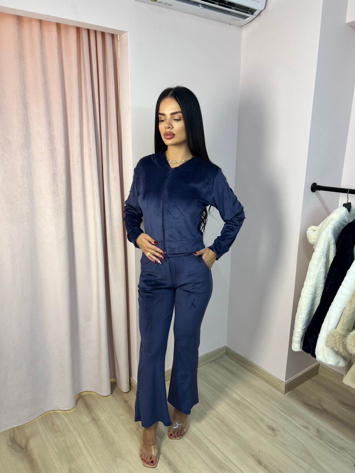 Βελούδινο Σετ με Στρας Λογότυπο — ΜΠΛΕ