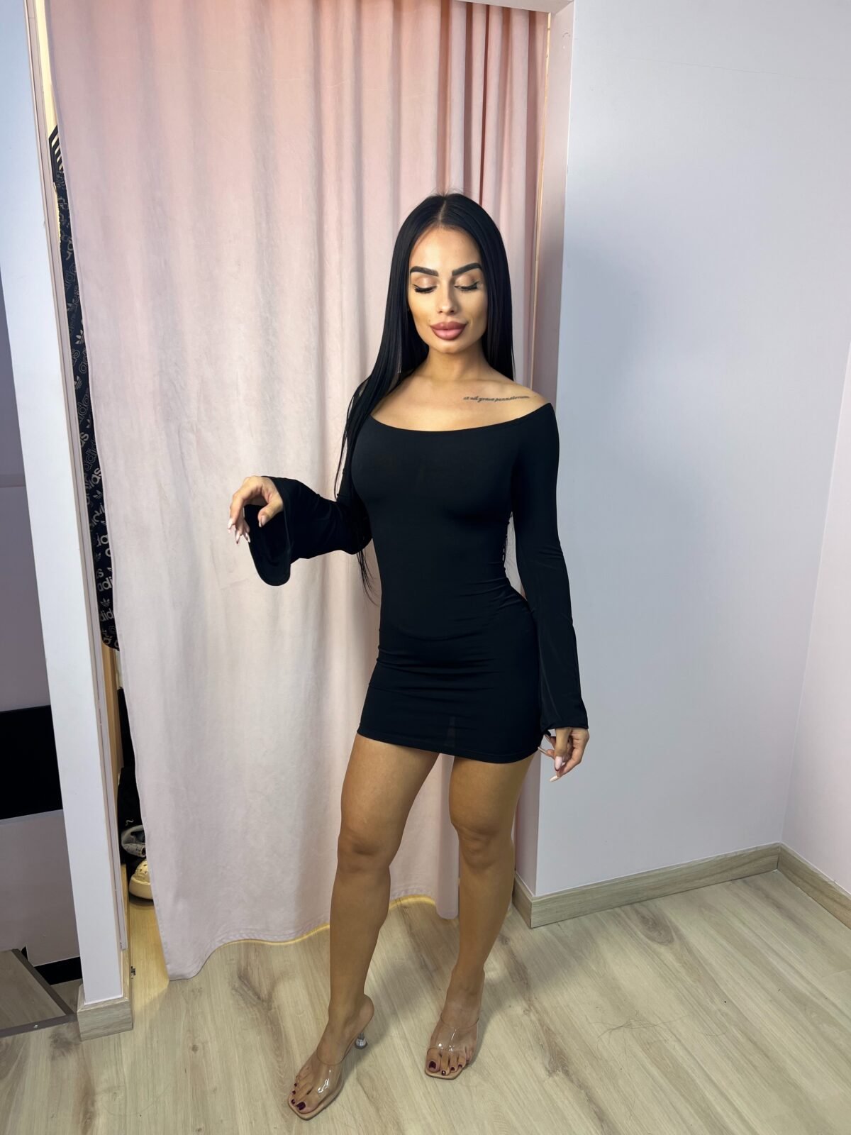 Off-Shoulder Mini Φόρεμα με Καμπάνα Μανίκια