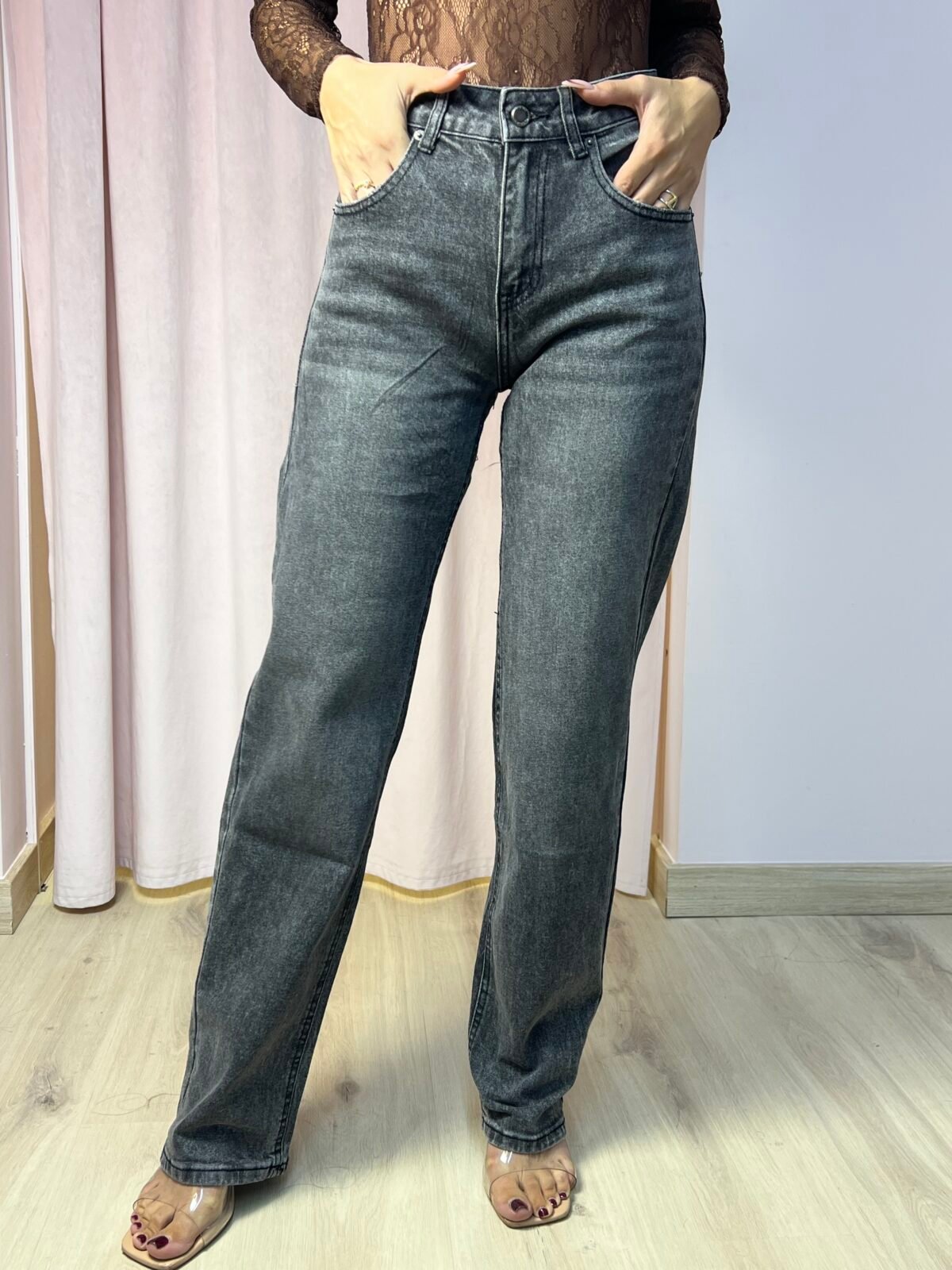 Ψηλόμεσο Jeans με Σκισίματα & Στρας στην Πίσω Τσέπη