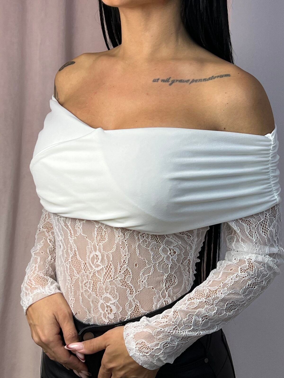 Δαντελωτό Body με Off-Shoulder Σχέδιο — ΛΕΥΚΟ